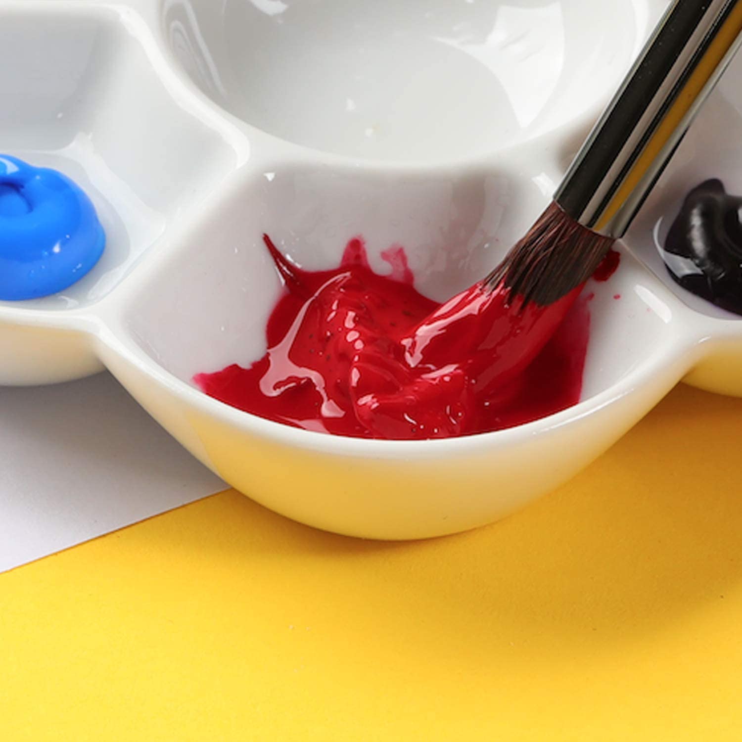 MEEDEN 7-Well Studio Porcelain Paint Palette Tray,Artist Mixing Colour Tray by 4-3/4 Inches for Watercolor Gouache Painting,Round,White
